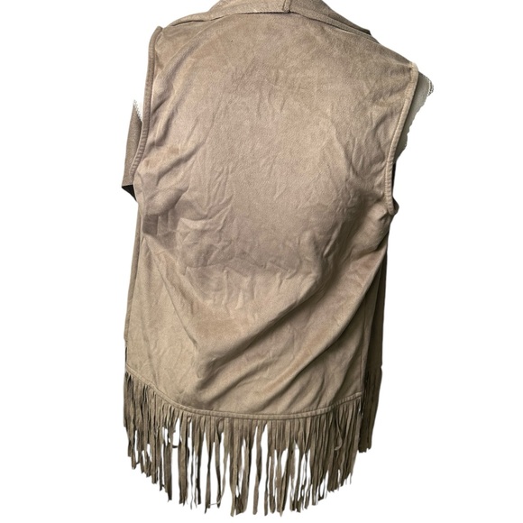 COUNTRY Womens Medium Beige Faux Suede Fringe Casual vest size M NWOT - Picture 6 of 7